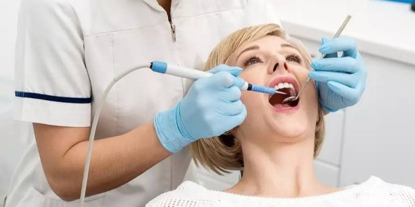 超聲波洗牙會(huì)把補(bǔ)牙的材料沖洗掉嗎