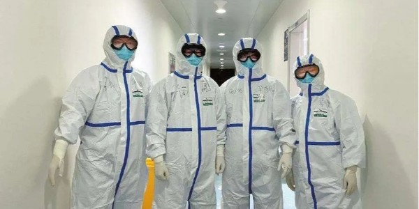 醫(yī)護人員的艱辛:穿防護服有多難受？