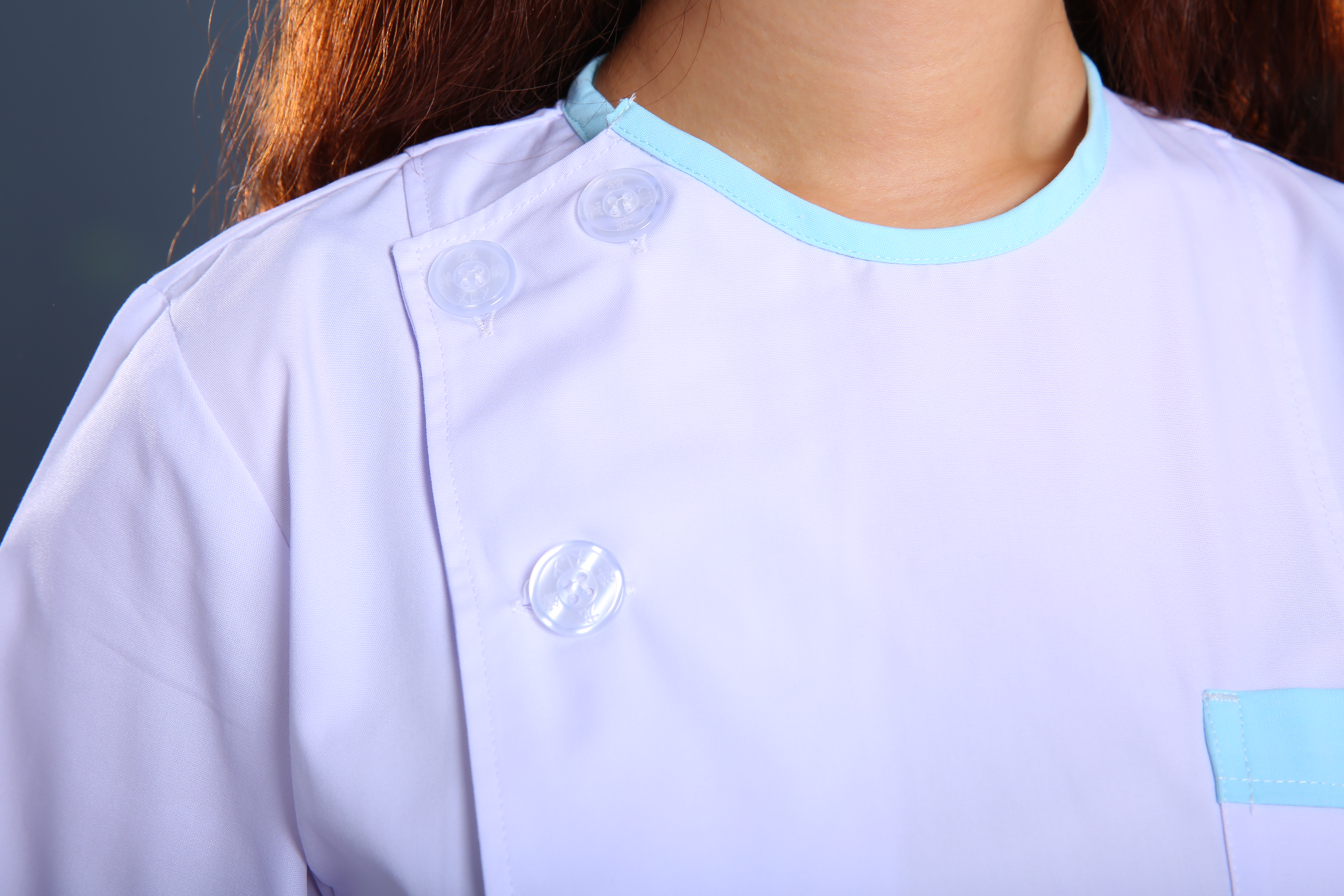 白綠護士制服領(lǐng)口