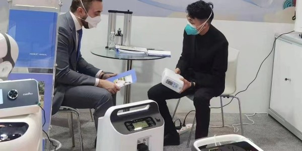 在戶外是選氧氣瓶還是便攜式制氧機